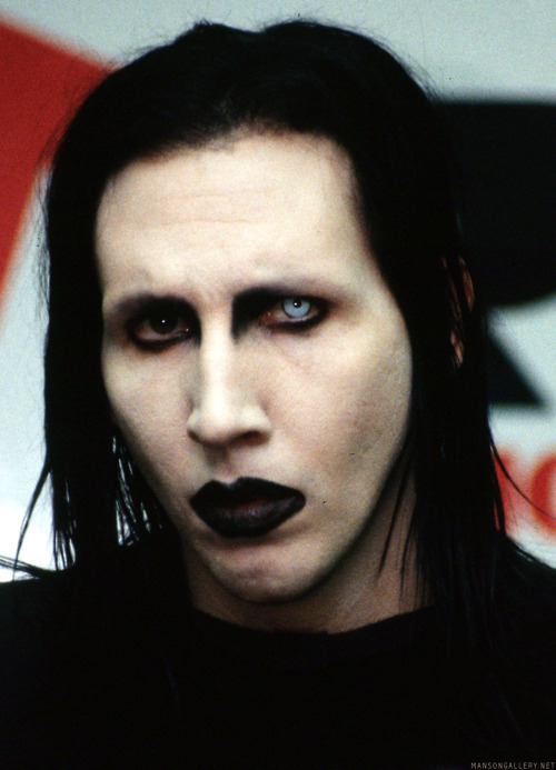 Marilyn-Manson-marilyn-manson-30702791-500-693