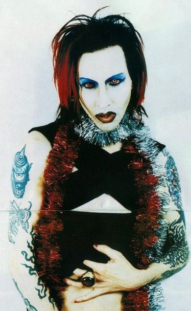 Marilyn-marilyn-manson-14965062-374-608